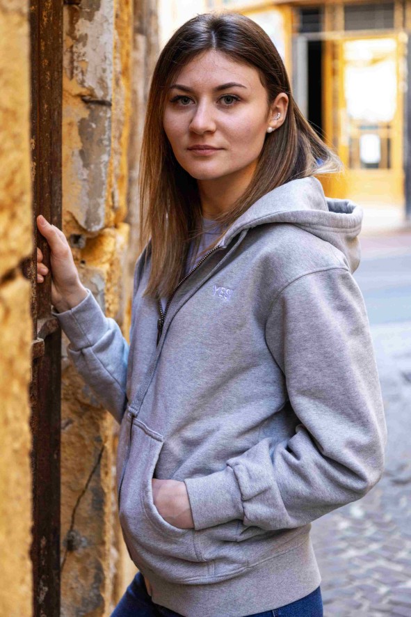 Sweat zippĂ© Bastia Femme â Coton bio stylĂ© | YESI